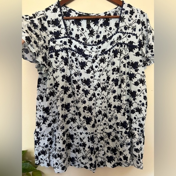 LANE BRYANT Button down Ditsy Floral Blue Short Sleeve Top Blouse plus size 12 - Picture 5 of 6